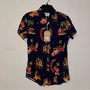 Free Planet Santa on the Beach Print Button Down Short Sleeve Shirt Size Small